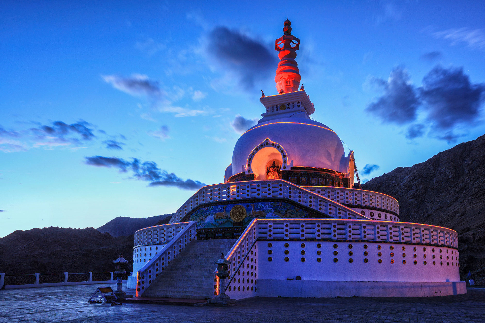 shanti-stupa-illuminated-evening-twilight-leh-ladakh 12